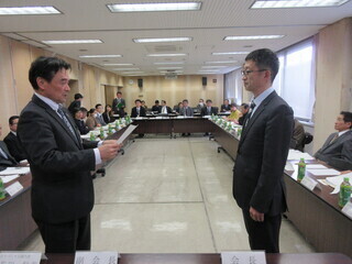 写真:第1回審議会の様子2